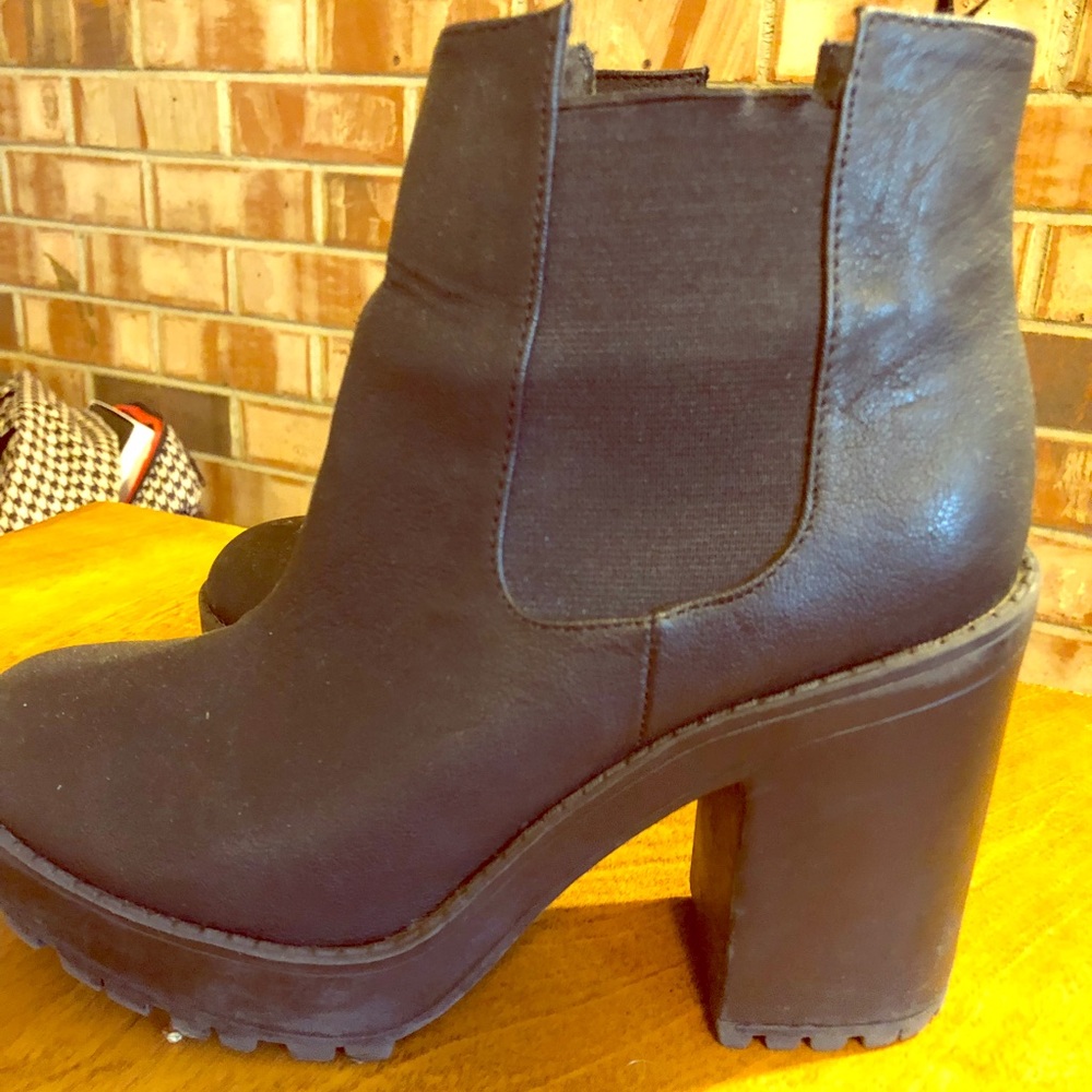 Black booties /
